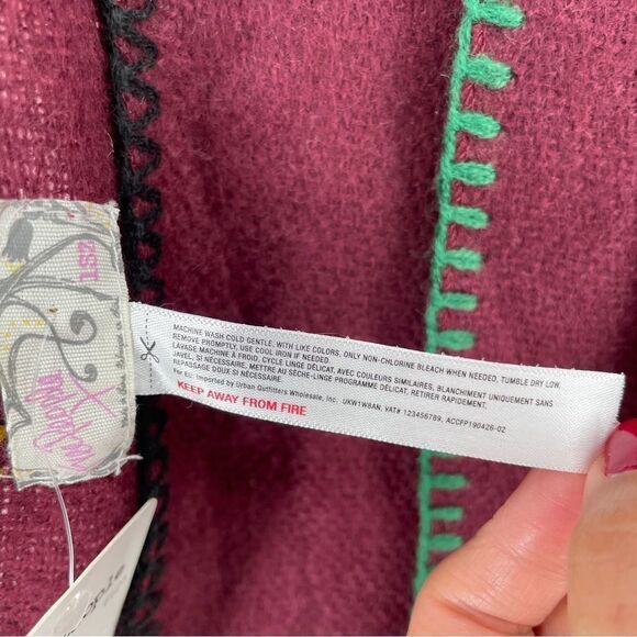 Free People Blanket Fringe Rectangle Scarf NWT - Picture 5 of 6